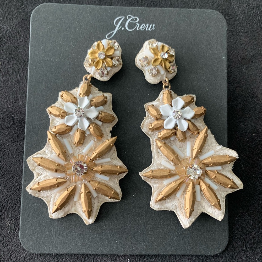 ☝️HP☝️ Golden blossom statement earrings